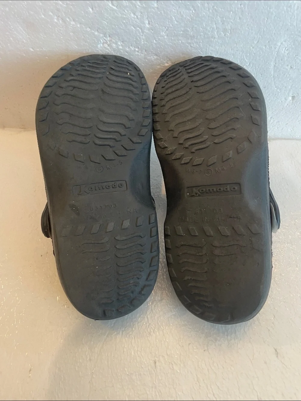 Komodo water shoes slip on Comfort rubber Clogs Black size S womens 6 7 mens 4 5